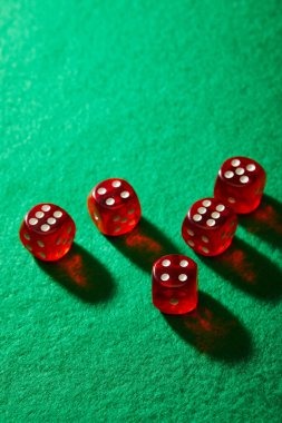 erek2 86 mobile app interface showing slot games and live casino options